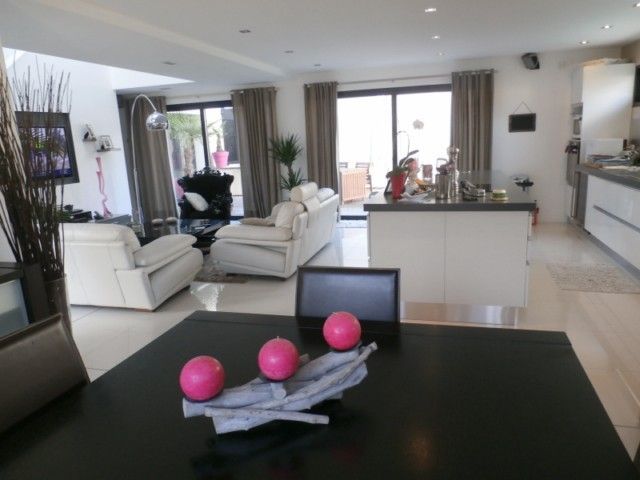 Maisomaison récente av. piscine STE ADRESSE 